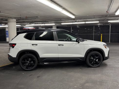 New 2026 Volkswagen Taos SE AWD/4WD image 39