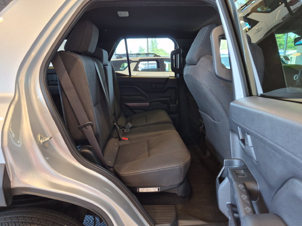 Used 2025 Toyota 4Runner SR5 AWD/4WD image 26