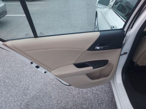 Used 2014 Honda Accord EX-L image 17