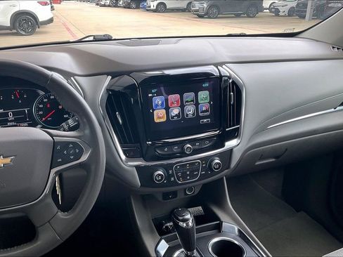 Used 2018 Chevrolet Traverse LT image 8