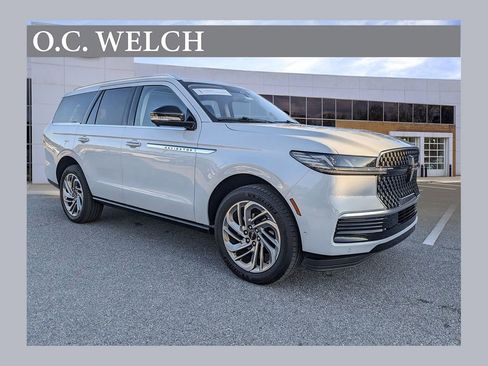 Certified 2025 Lincoln Navigator Reserve image 1