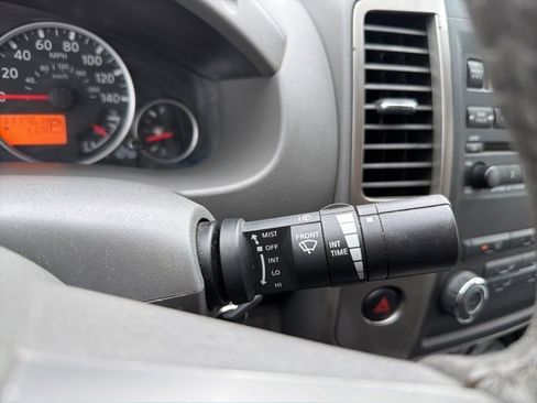 Used 2011 Nissan Frontier SL image 22