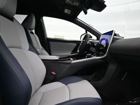 Used 2024 Subaru Solterra Limited image 16