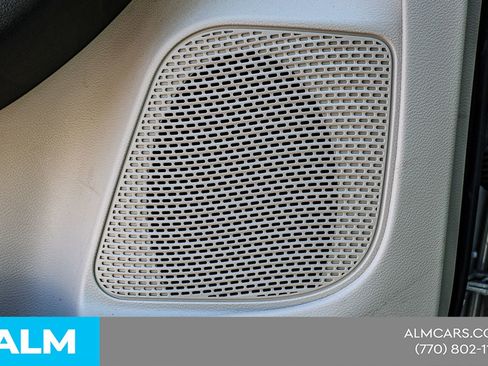 Used 2024 Chrysler Pacifica Touring-L image 41