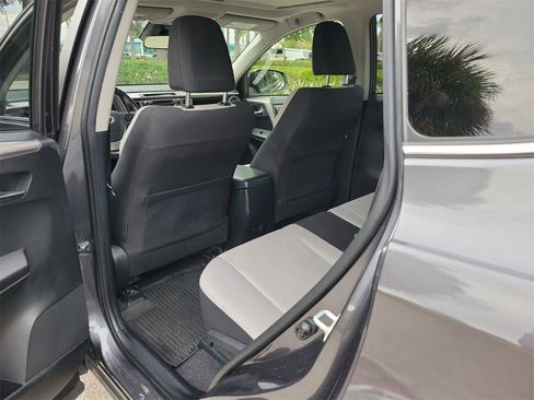 Used 2018 Toyota RAV4 XLE image 10