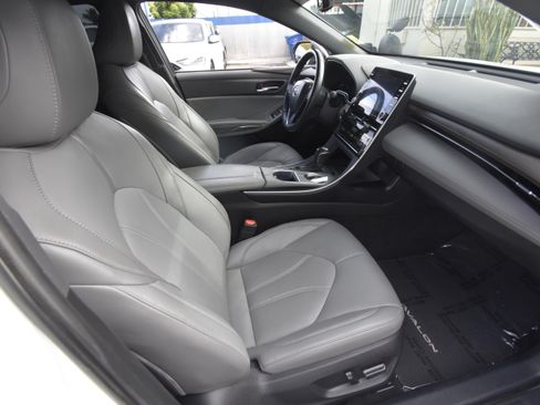 Used 2022 Toyota Avalon XLE w/ Carpet Mat Package (TMS) FWD image 8