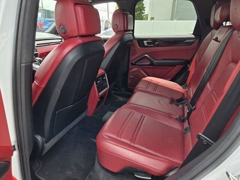 Used 2019 Porsche Cayenne AWD/4WD image 16