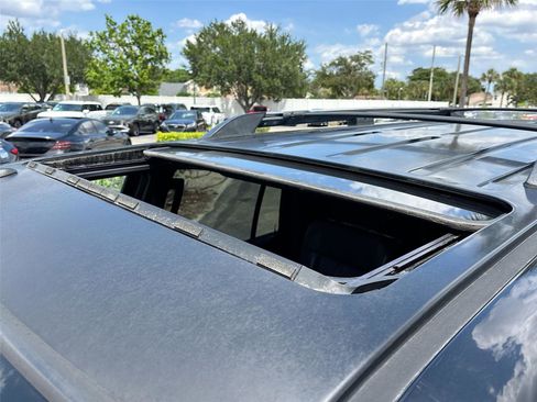 Used 2016 Lincoln Navigator L Select RWD image 22