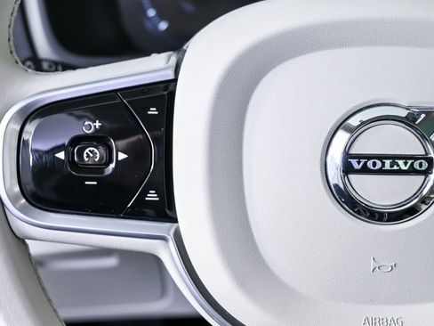 Certified 2022 Volvo XC90 T5 Momentum w/ Advanced Package image 12