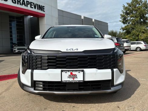 Used 2026 Kia Sportage LX FWD image 3