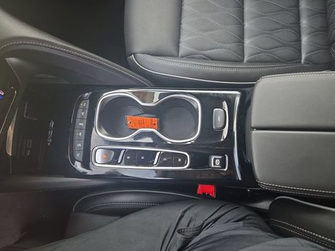 Used 2023 Buick Envision Avenir AWD/4WD image 28