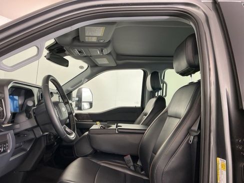 Used 2025 Ford F450 Lariat w/ FX4 Off-Road Package image 17