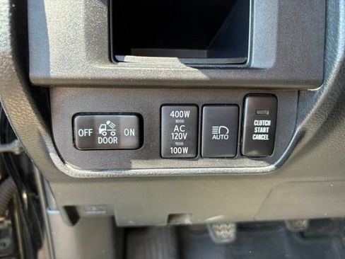 Used 2019 Toyota Tacoma TRD Sport AWD/4WD image 19