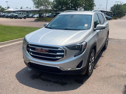 Used 2019 GMC Terrain SLT FWD image 2