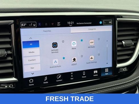 Used 2026 Chrysler Pacifica Limited image 32