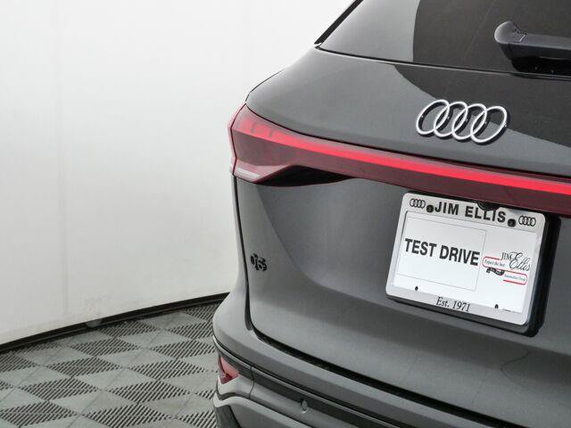 Used 2025 Audi Q6 e-tron Premium Plus AWD/4WD image 35
