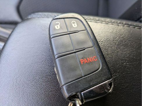 Used 2024 Jeep Compass Latitude image 34