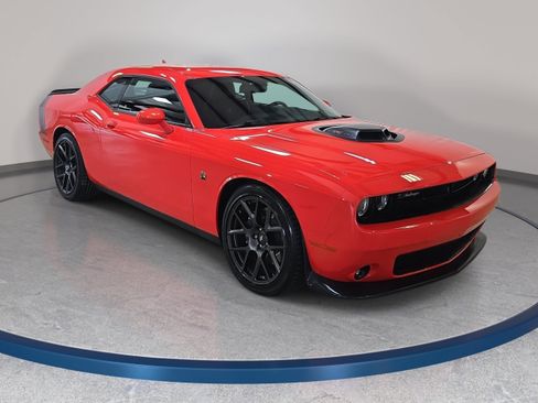 Used 2017 Dodge Challenger R/T Scat Pack RWD image 4