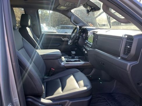 Used 2025 GMC Sierra 1500 Elevation w/ Elevation Premium Package image 11