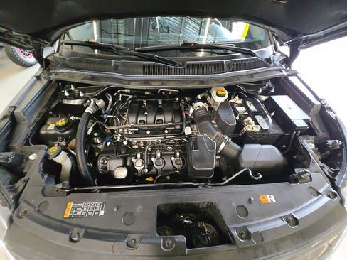 Used 2018 Ford Explorer XLT w/ Equipment Group 202A AWD/4WD image 24
