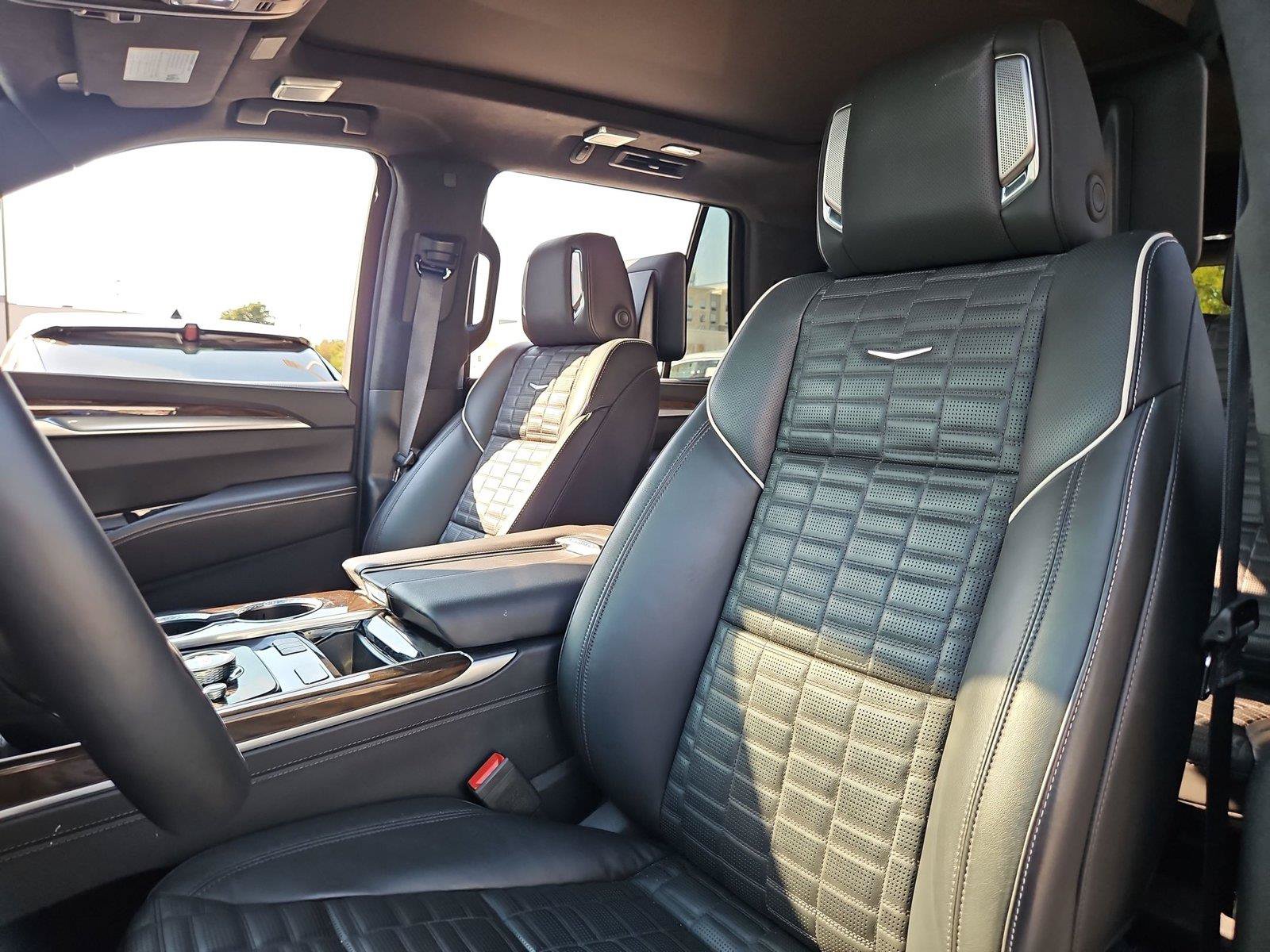 Certified 2026 Cadillac Escalade Platinum Sport w/ LPO, ONYX Package AWD/4WD image 15