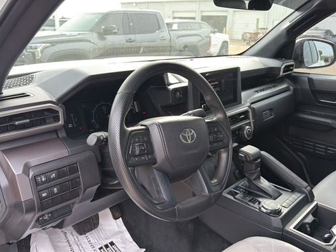 Used 2024 Toyota Tacoma SR5 AWD/4WD image 19