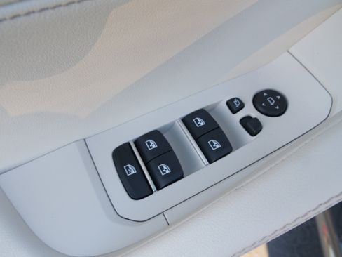 New 2026 BMW X6 xDrive40i w/ Executive Package image 18