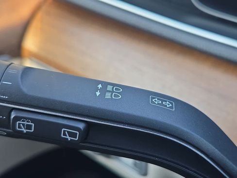 Used 2024 Mercedes-Benz GLE 450 4MATIC image 25