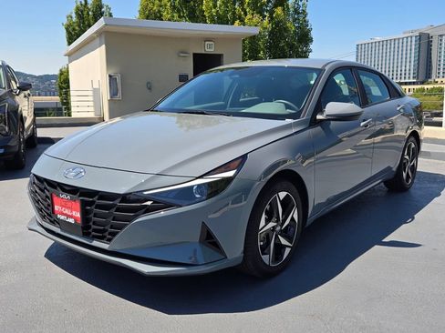Used 2023 Hyundai Elantra SEL w/ Convenience Package FWD image 7