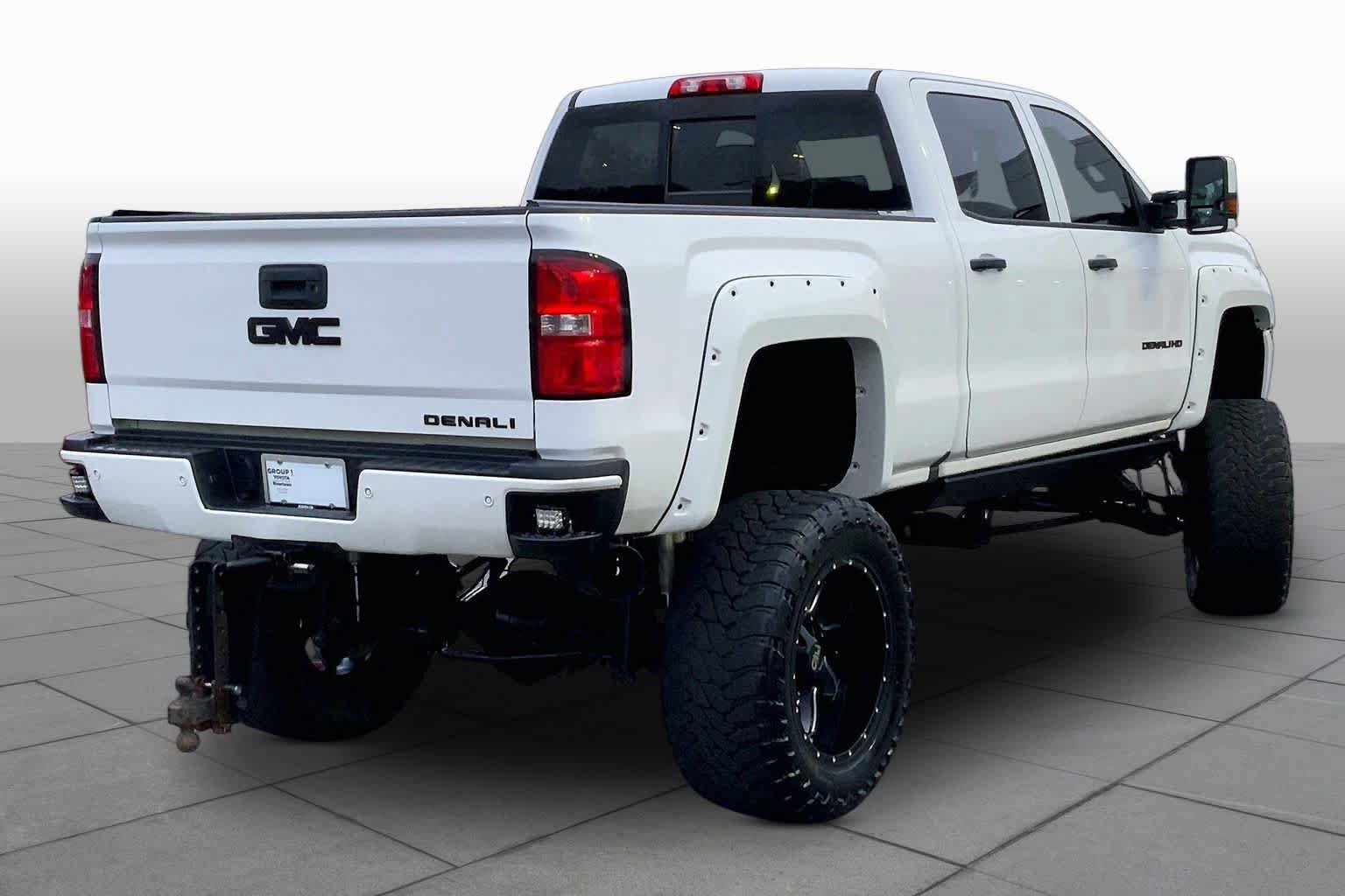 Used 2016 GMC Sierra 2500 Denali w/ Duramax Plus Package AWD/4WD image 12