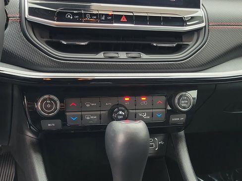 Used 2022 Jeep Compass Trailhawk w/ Trailhawk Convenience Group AWD/4WD image 27