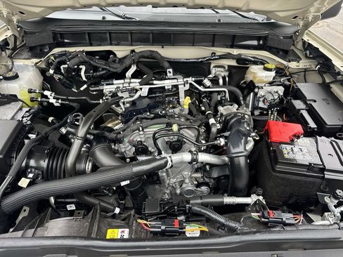 Used 2025 Ford Bronco Badlands image 18