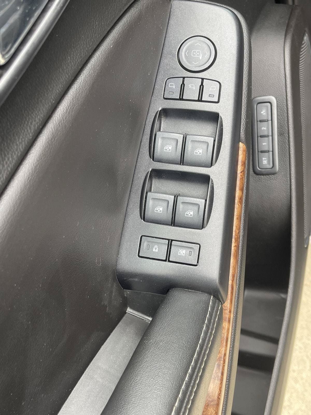 Used 2018 Chevrolet Tahoe Premier AWD/4WD image 11