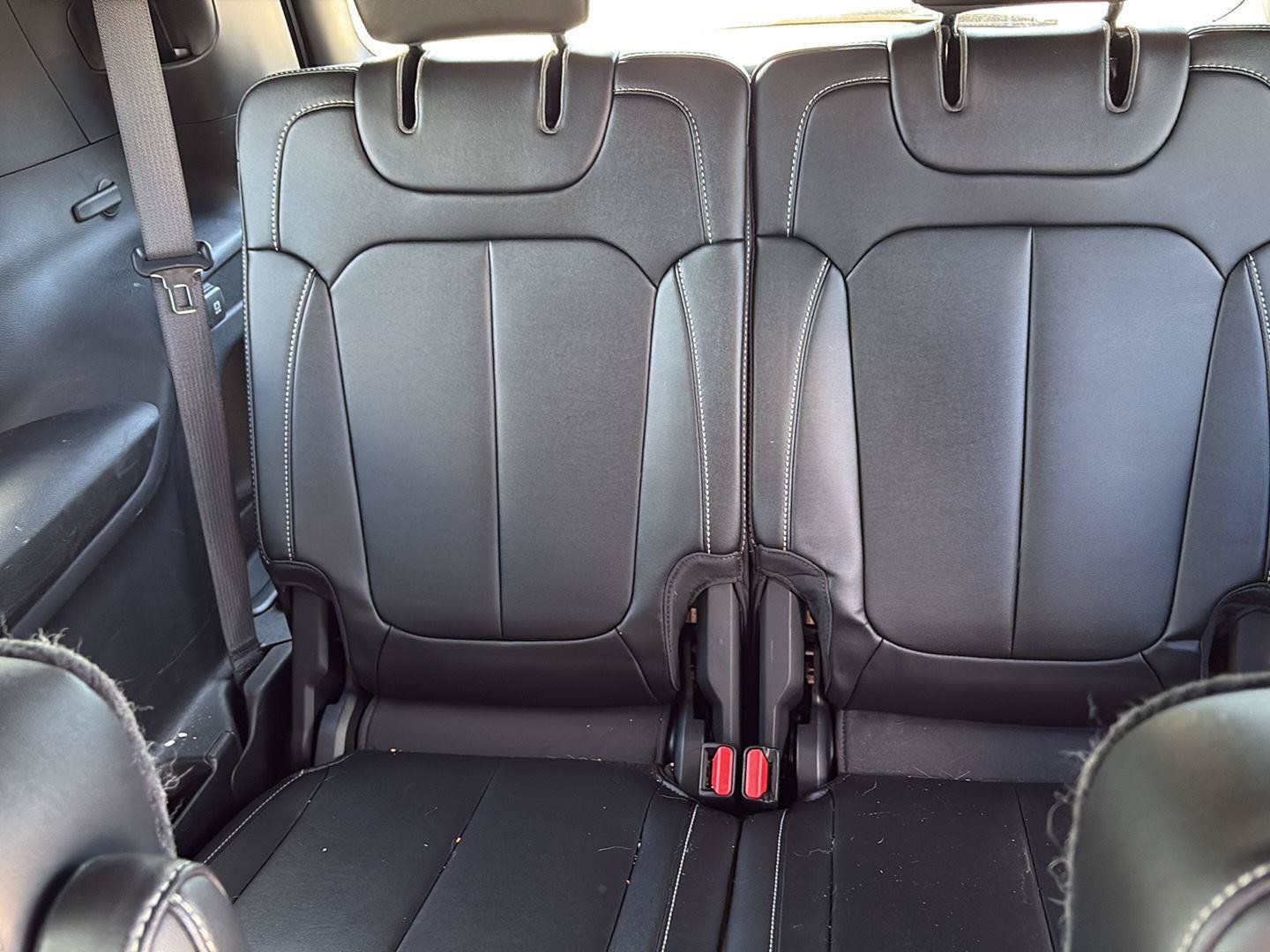 Used 2024 Jeep Grand Cherokee L Limited w/ Black Appearance Package RWD image 6