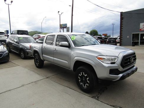 Used 2022 Toyota Tacoma SR AWD/4WD image 6