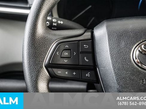 Used 2026 Toyota Sienna LE FWD image 29