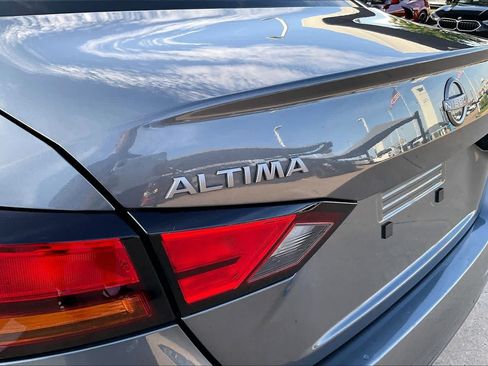 Used 2025 Nissan Altima 2.5 SV FWD image 9