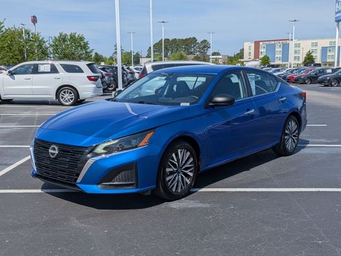 Used 2025 Nissan Altima 2.5 SV FWD image 7