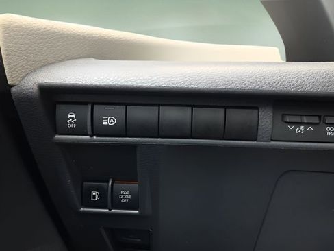 Used 2022 Toyota Sienna XLE FWD image 23