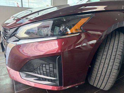 Used 2025 Nissan Altima 2.5 SV FWD image 3