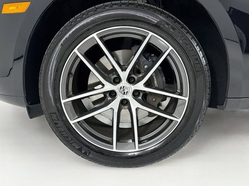 Certified 2025 Porsche Macan AWD/4WD image 33