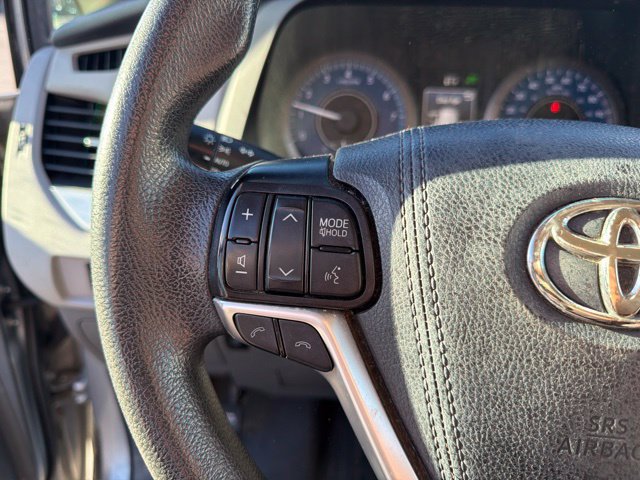 Used 2020 Toyota Sienna LE w/ LE Preferred Package FWD image 22