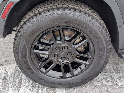 New 2026 Land Rover Defender 110 S image 31