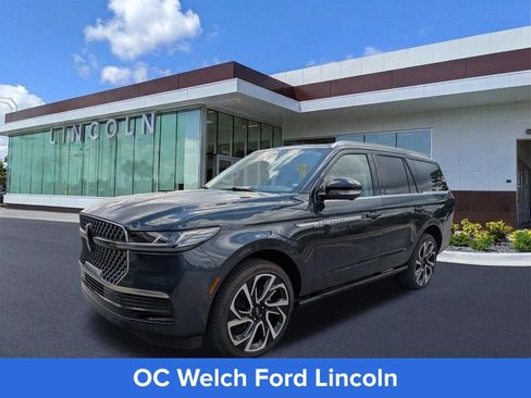 Certified 2026 Lincoln Navigator Reserve AWD/4WD image 5