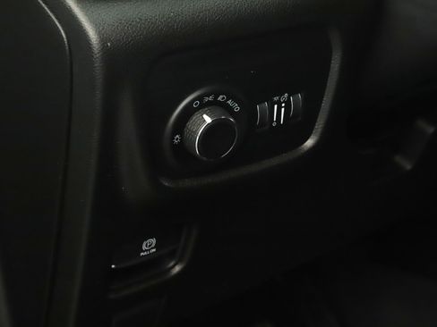 Used 2023 Jeep Grand Cherokee Altitude AWD/4WD image 9