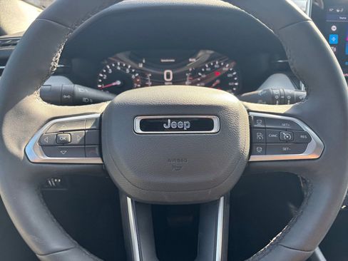 Used 2025 Jeep Compass Limited image 28