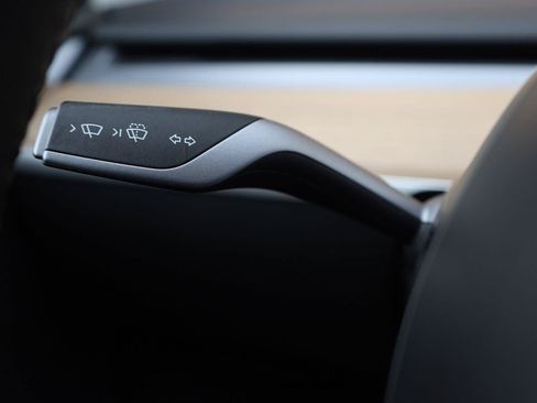Used 2023 Tesla Model Y AWD image 31