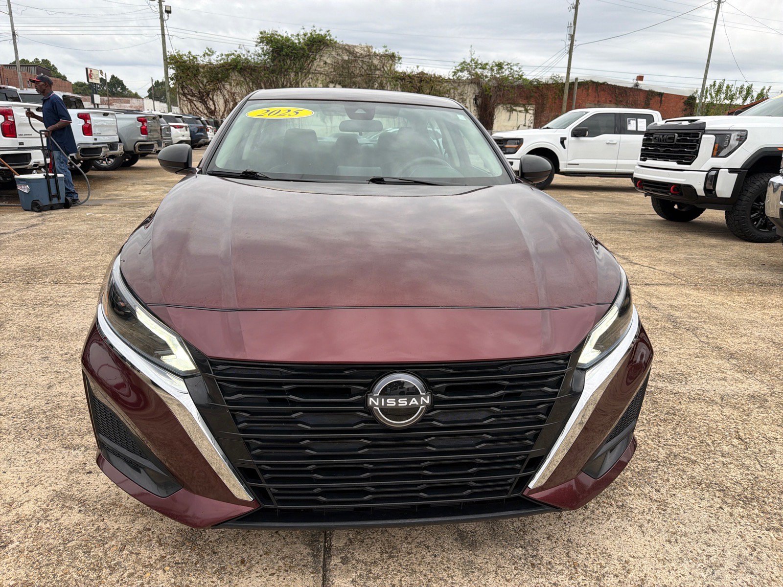 Used 2025 Nissan Altima 2.5 SV FWD image 8