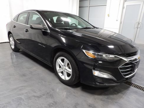 Used 2021 Chevrolet Malibu LS FWD image 2