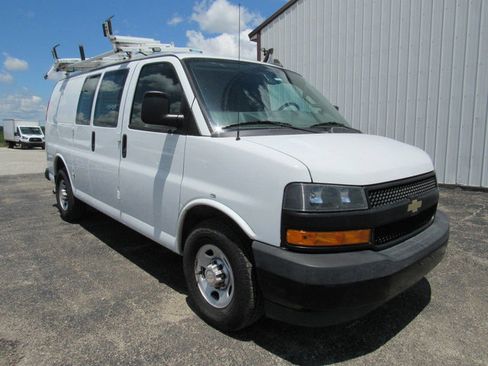 Used 2018 Chevrolet Express 2500 w/ Driver Convenience Package RWD image 9
